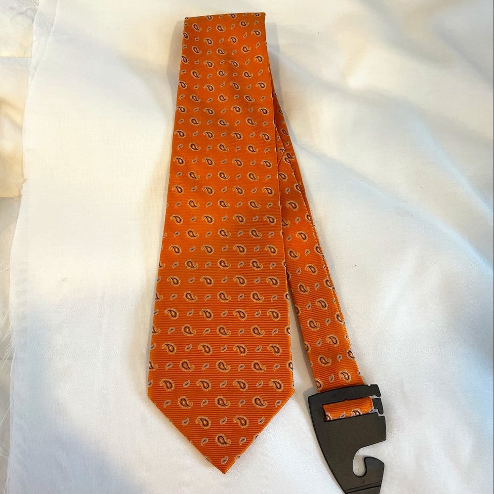 Izod tangerine paisely silk tie.